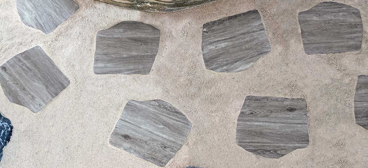 Passo-giapponese-in-pietra-sinterizzata-Holz-grigio-di-Stone-Gres